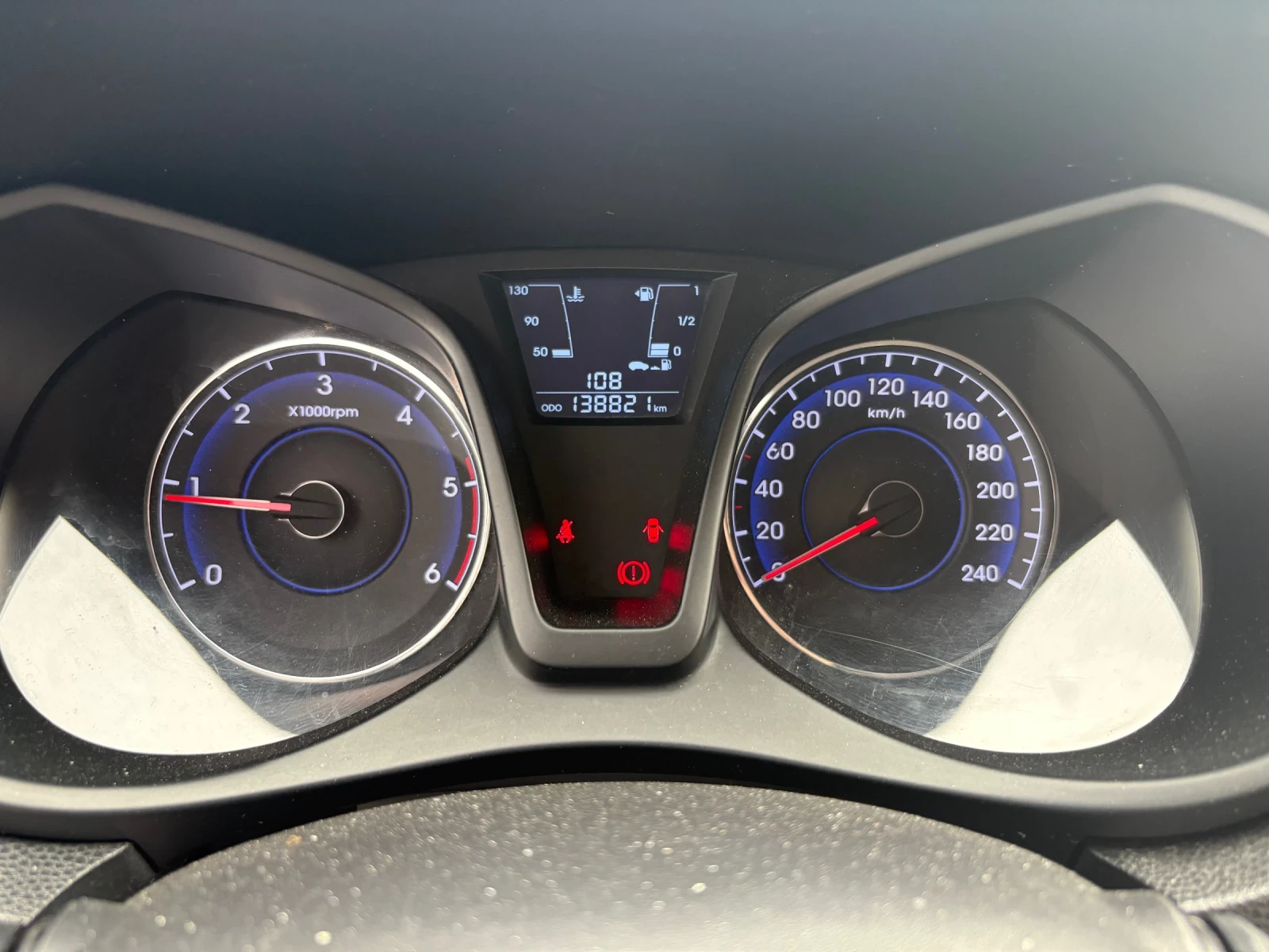 Hyundai Ix20 1.4 CRDI, снимка 12 - Автомобили и джипове - 54526117