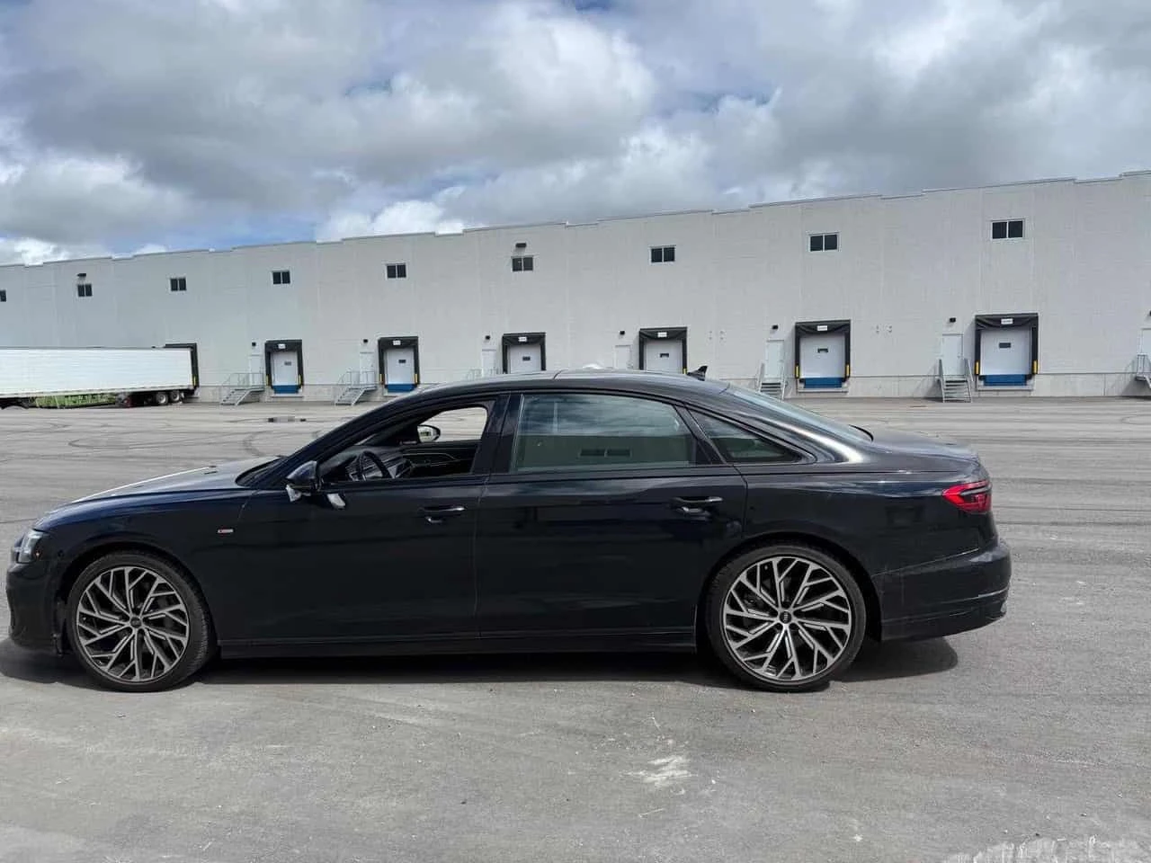 Audi A8 L | CARFAX | БЕЗ ПЪРВОНАЧАЛНА ВНОСКА, снимка 3 - Автомобили и джипове - 55081897