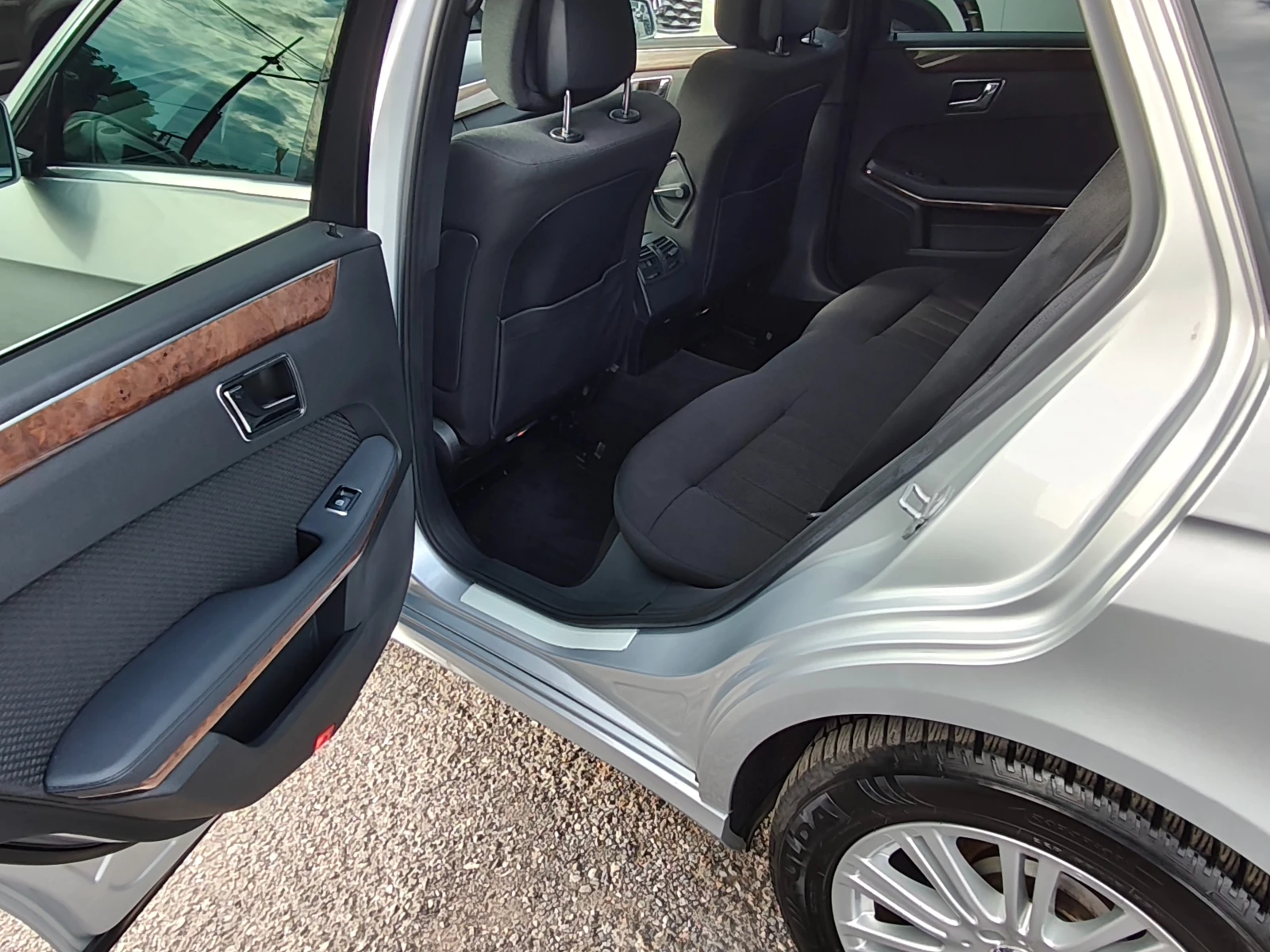 Mercedes-Benz E 220 2.2CDI-170к.с. !!! Нов внос ШВЕЙЦАРИЯ!!!, снимка 11 - Автомобили и джипове - 55146535