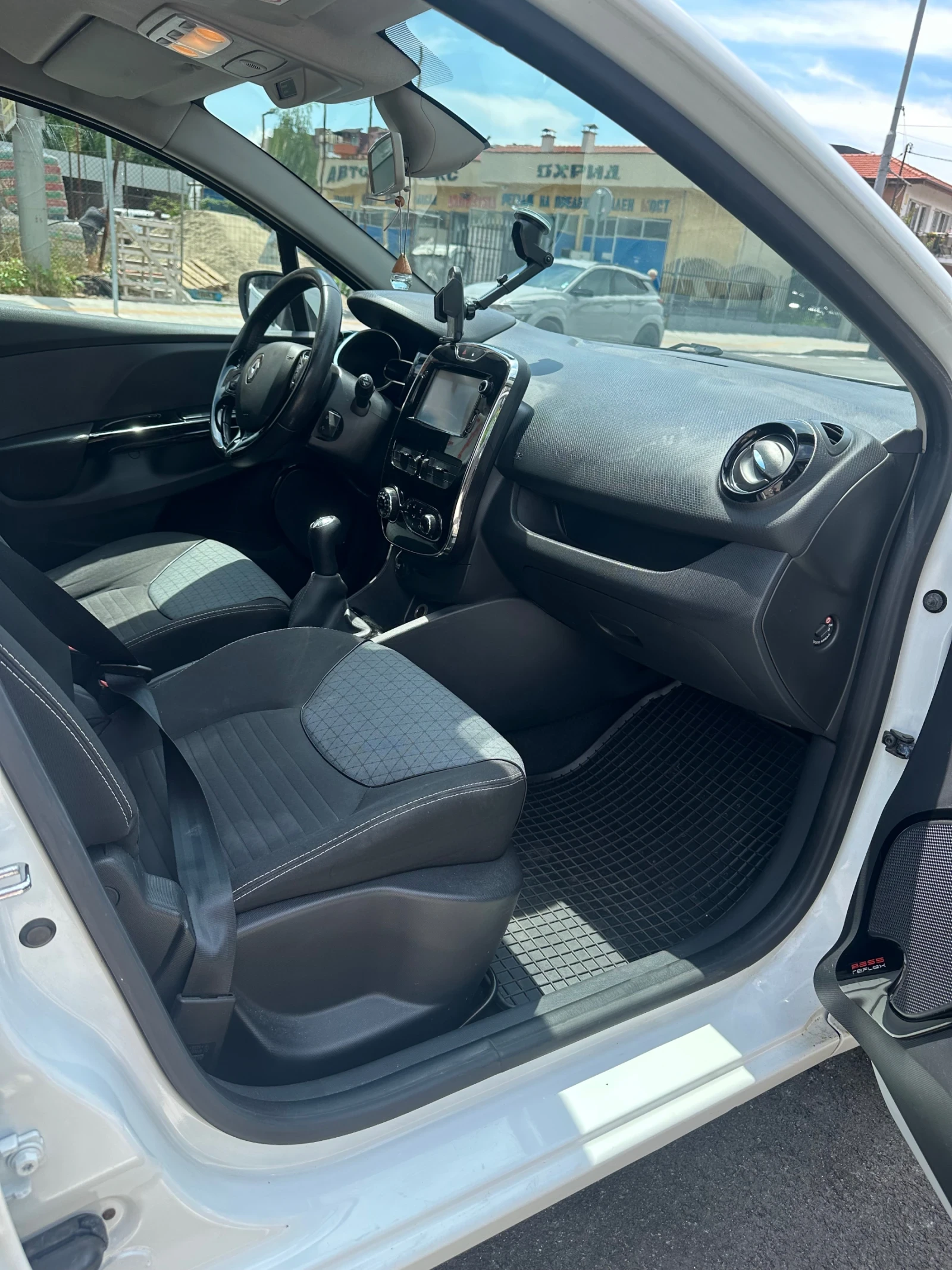 Renault Clio 1.5Dci 90hp, снимка 10 - Автомобили и джипове - 55313530