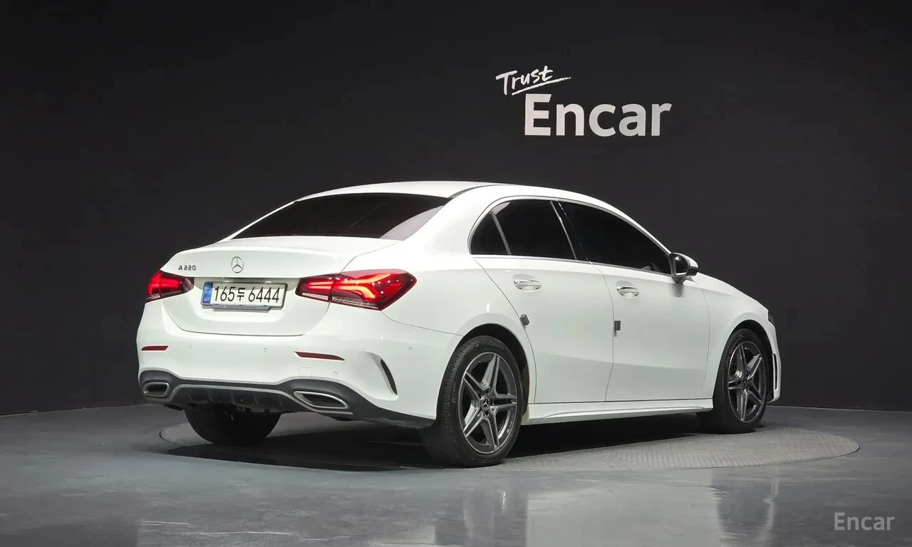 Mercedes-Benz A 220 АМГ ПАКЕТ/АМБИЕНТНО ОСВЕТЛЕНИЕ/ПАНОРАМА/ПОДГРЕВ, снимка 2 - Автомобили и джипове - 55904845