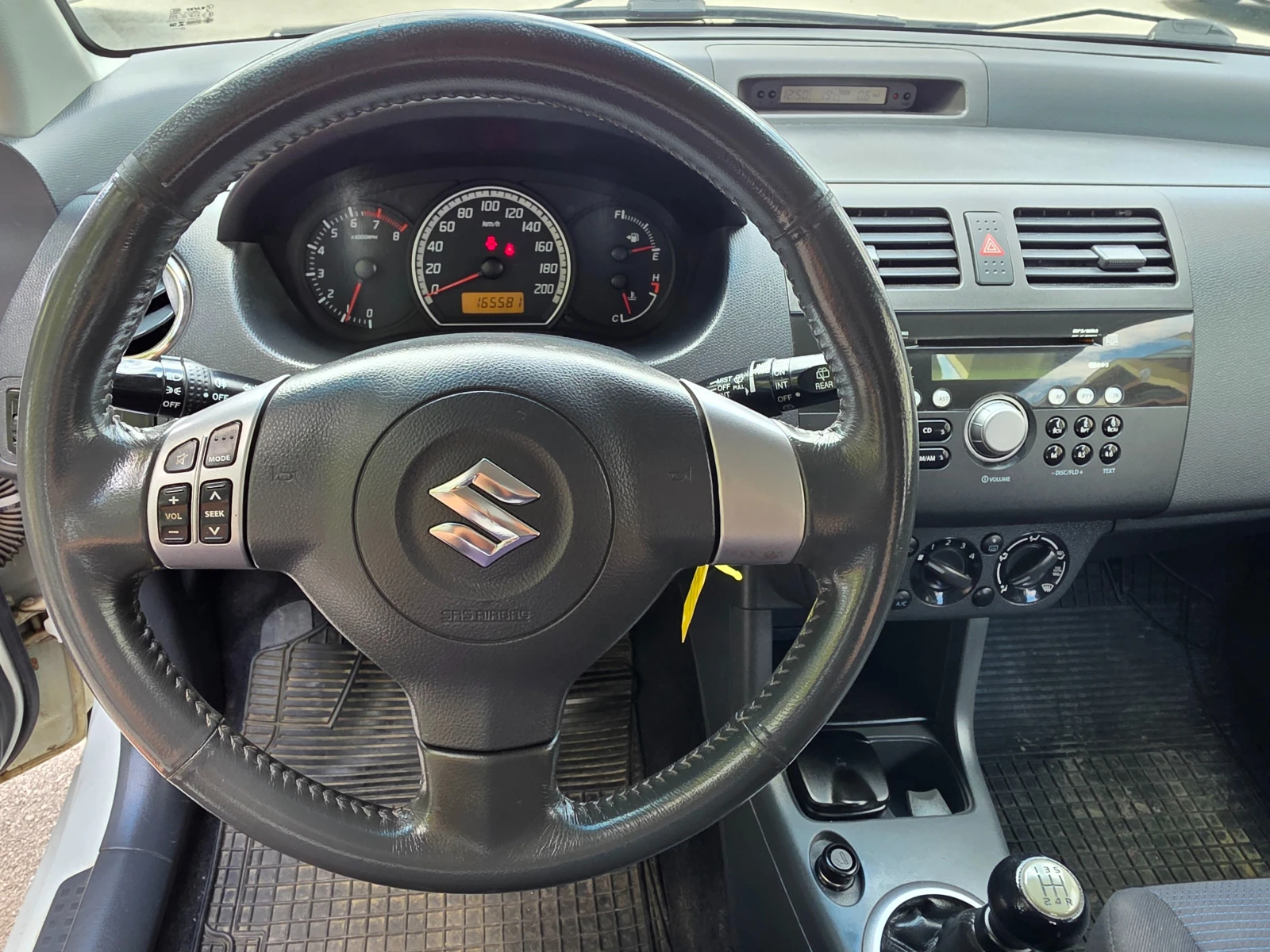 Suzuki Swift 1.3 4х4, снимка 15 - Автомобили и джипове - 55986513