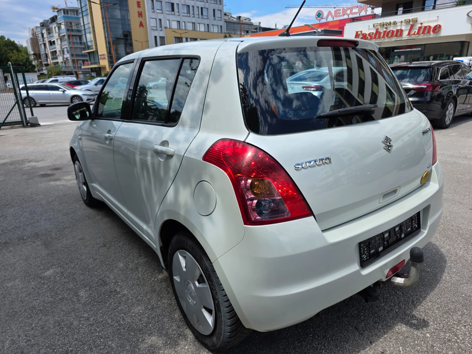 Suzuki Swift 1.3 4х4, снимка 3 - Автомобили и джипове - 55986513
