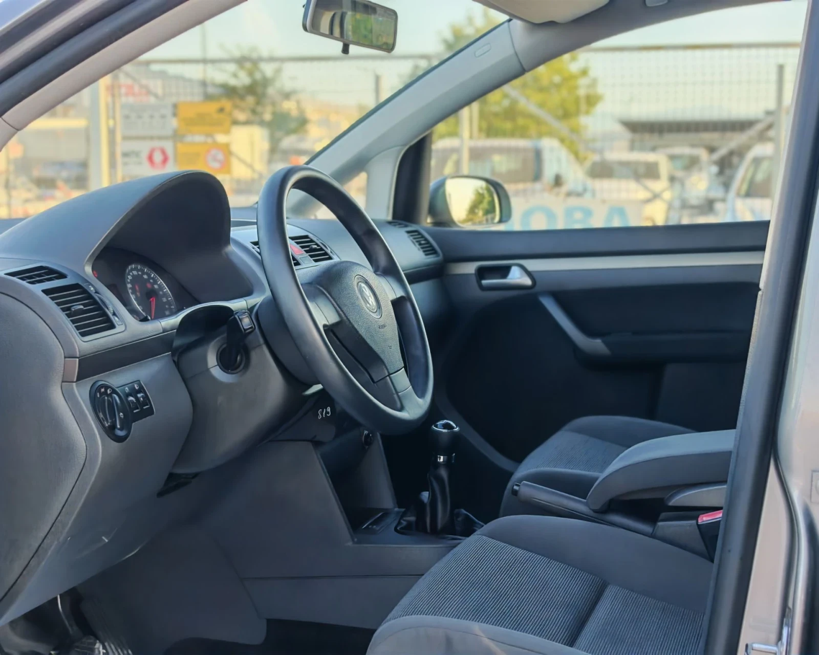 VW Touran 1.6 БЕНЗИН 102 К.С.7 МЕСТА! FACELIFT! УНИКАТ!!!, снимка 8 - Автомобили и джипове - 56012054