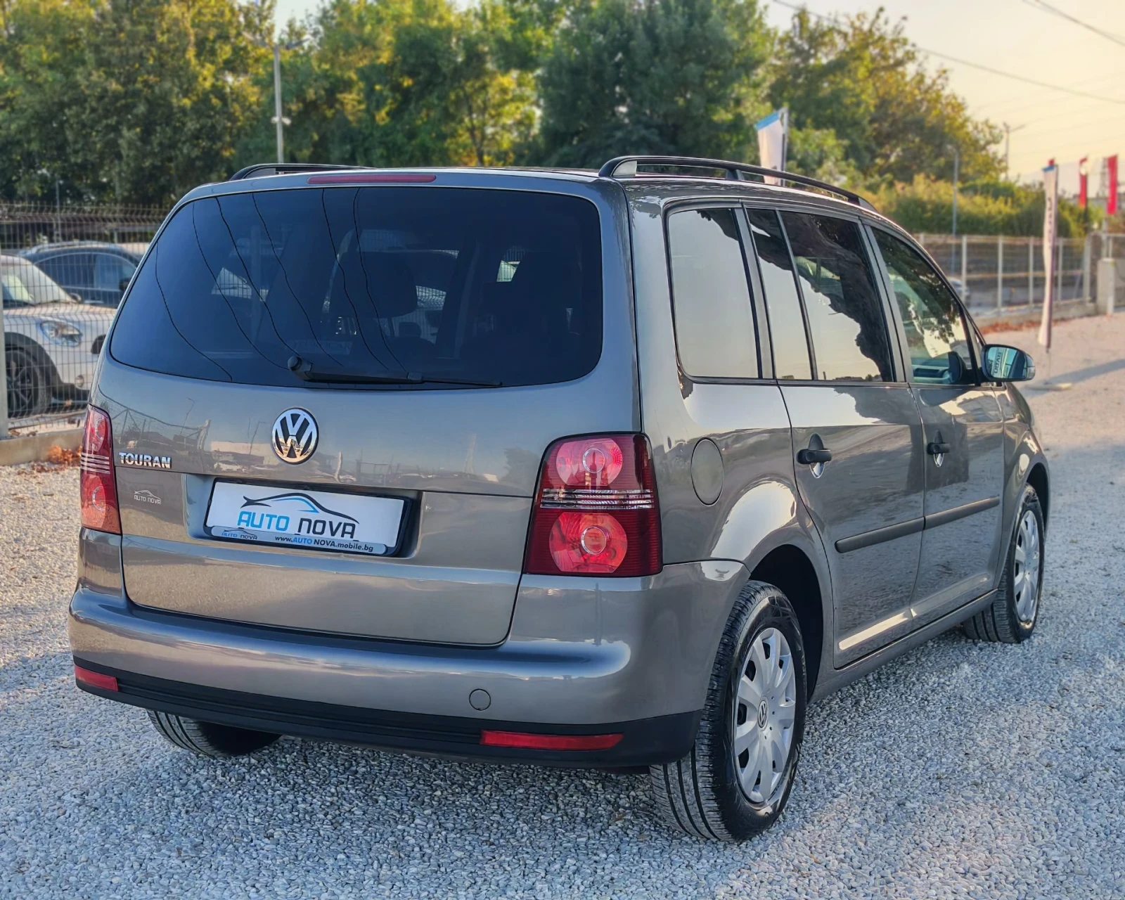 VW Touran 1.6 БЕНЗИН 102 К.С.7 МЕСТА! FACELIFT! УНИКАТ!!!, снимка 5 - Автомобили и джипове - 56012054