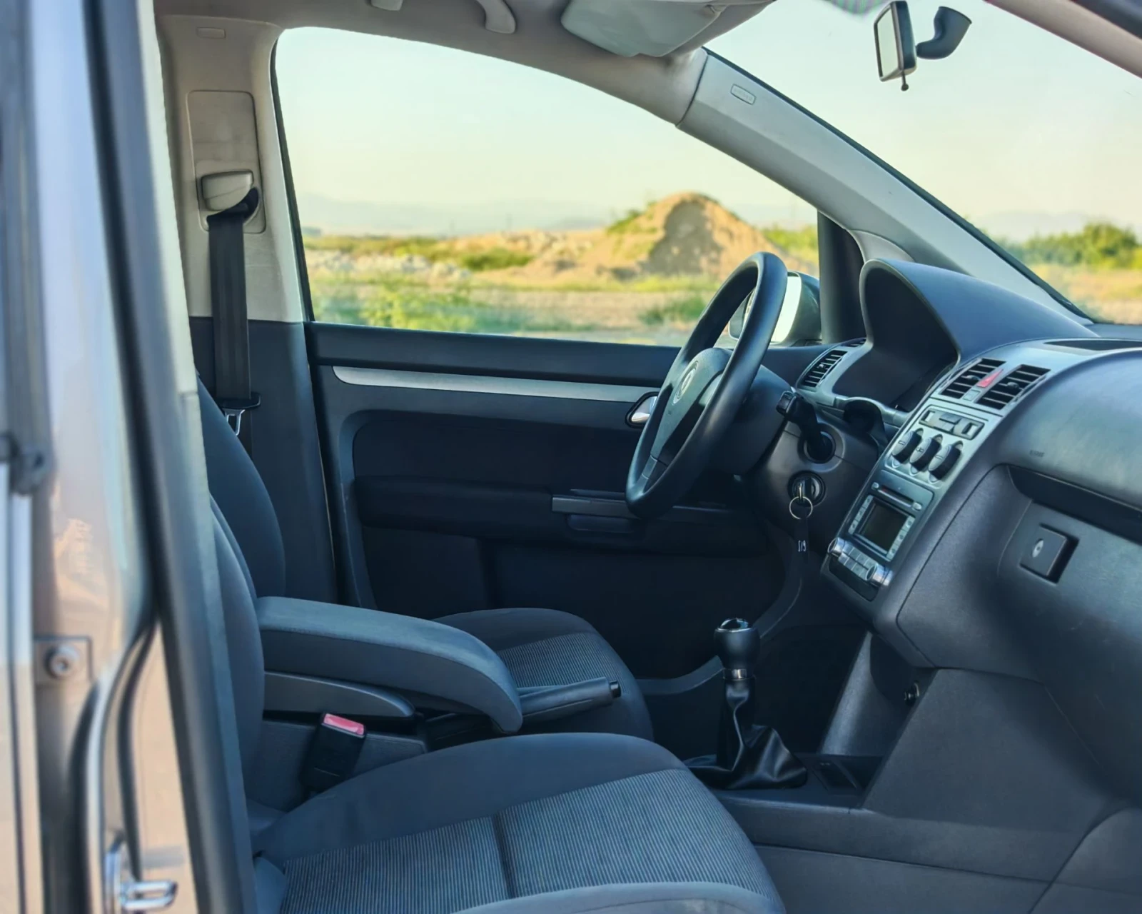 VW Touran 1.6 БЕНЗИН 102 К.С.7 МЕСТА! FACELIFT! УНИКАТ!!!, снимка 10 - Автомобили и джипове - 56012054