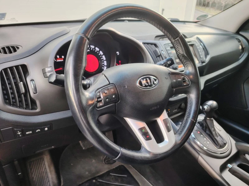 Kia Sportage, снимка 16 - Автомобили и джипове - 48530728