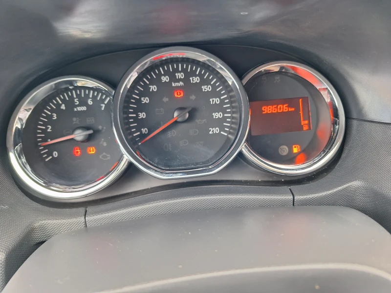 Dacia Duster 1.2 i, снимка 11 - Автомобили и джипове - 50050603