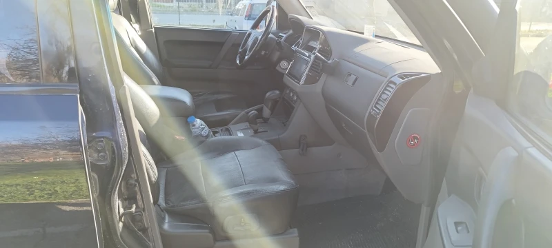 Mitsubishi Pajero 3.2 DIESEL, снимка 8 - Автомобили и джипове - 52777087