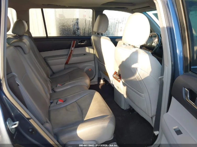 Toyota Highlander 3.5L V-6 DOHC, VVT, 270HP All Wheel Drive, снимка 13 - Автомобили и джипове - 53288246