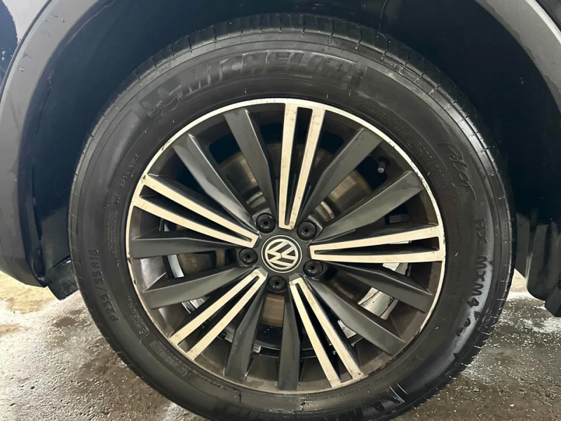 VW Tiguan Highline* 360view* Pano* Fender * Подгрев* Keyless, снимка 5 - Автомобили и джипове - 53441073