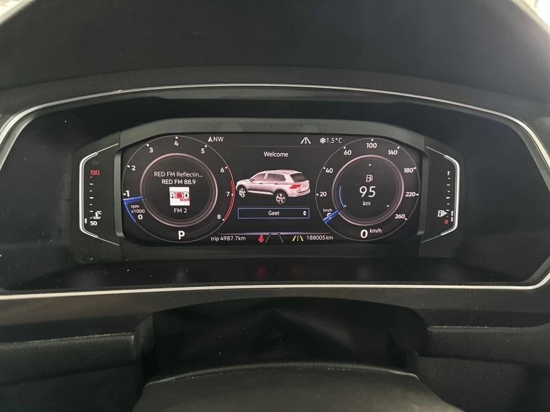 VW Tiguan Highline* 360view* Pano* Fender * Подгрев* Keyless, снимка 7 - Автомобили и джипове - 53441073
