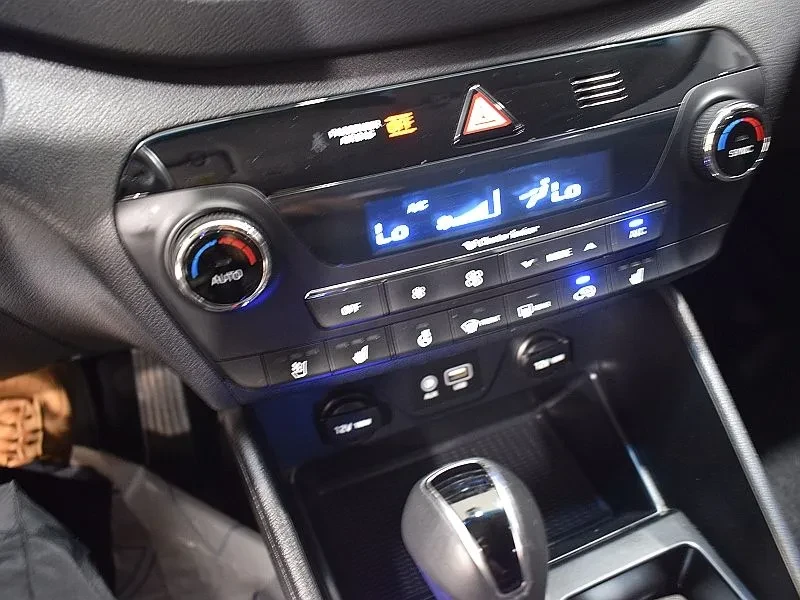 Hyundai Tucson Diesel 1.7 2Wd Modern, снимка 6 - Автомобили и джипове - 56304382