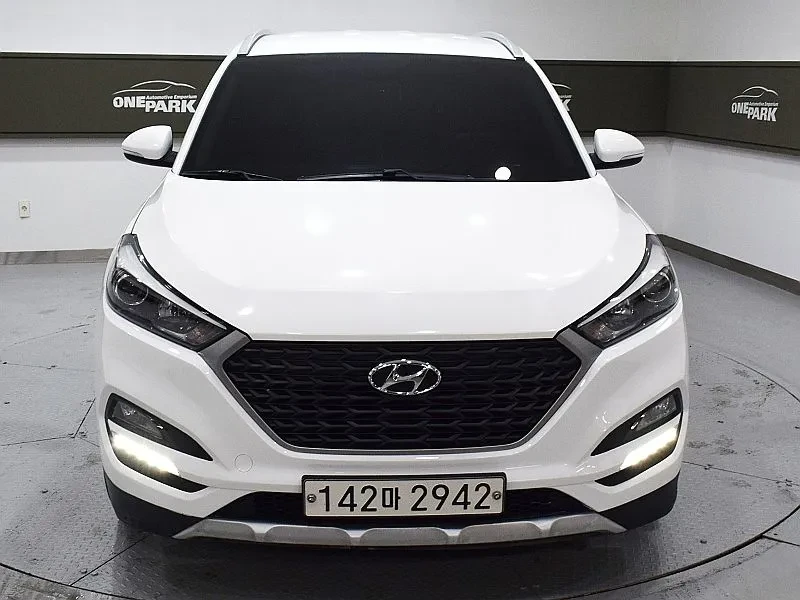 Hyundai Tucson Diesel 1.7 2Wd Modern, снимка 2 - Автомобили и джипове - 56304382