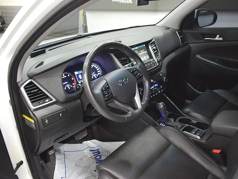 Hyundai Tucson Diesel 1.7 2Wd Modern, снимка 4 - Автомобили и джипове - 56304382