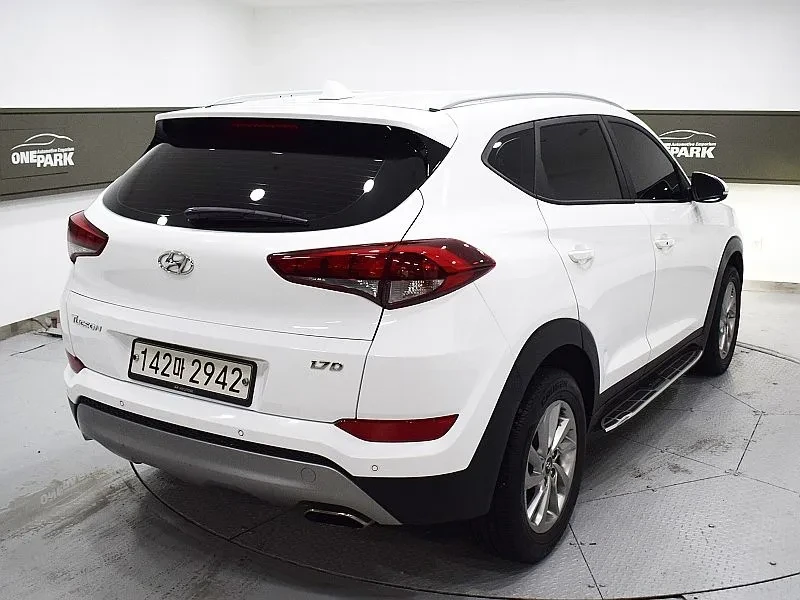 Hyundai Tucson Diesel 1.7 2Wd Modern, снимка 3 - Автомобили и джипове - 56304382