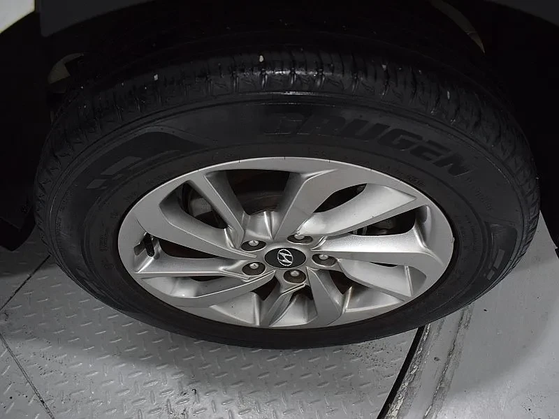 Hyundai Tucson Diesel 1.7 2Wd Modern, снимка 15 - Автомобили и джипове - 56304382