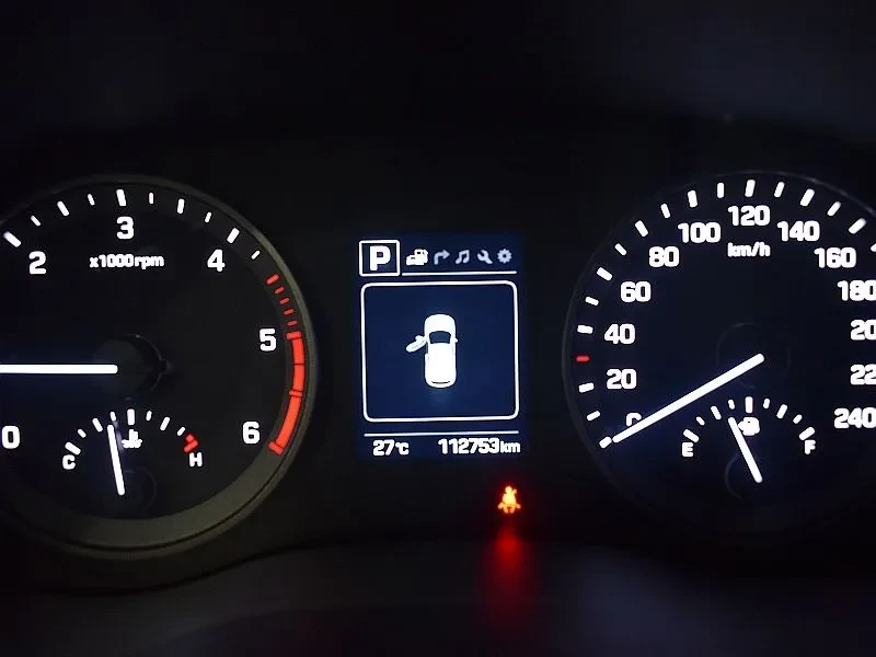 Hyundai Tucson Diesel 1.7 2Wd Modern, снимка 17 - Автомобили и джипове - 56304382