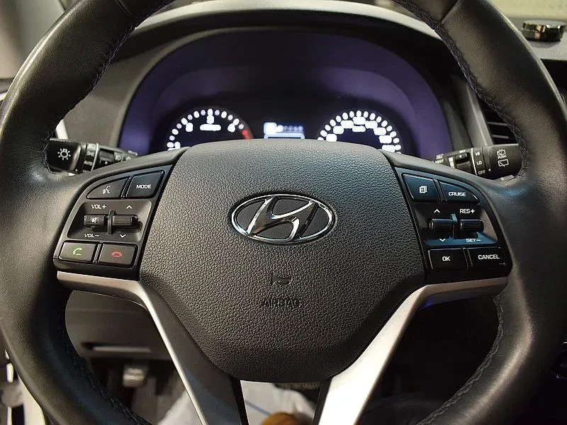 Hyundai Tucson Diesel 1.7 2Wd Modern, снимка 10 - Автомобили и джипове - 56304382