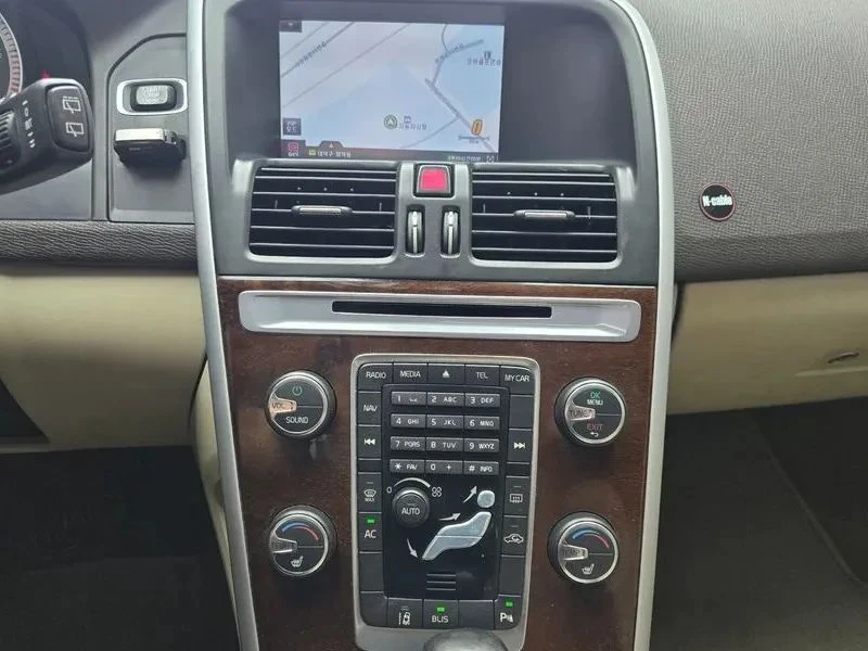 Volvo XC60, снимка 16 - Автомобили и джипове - 56734295