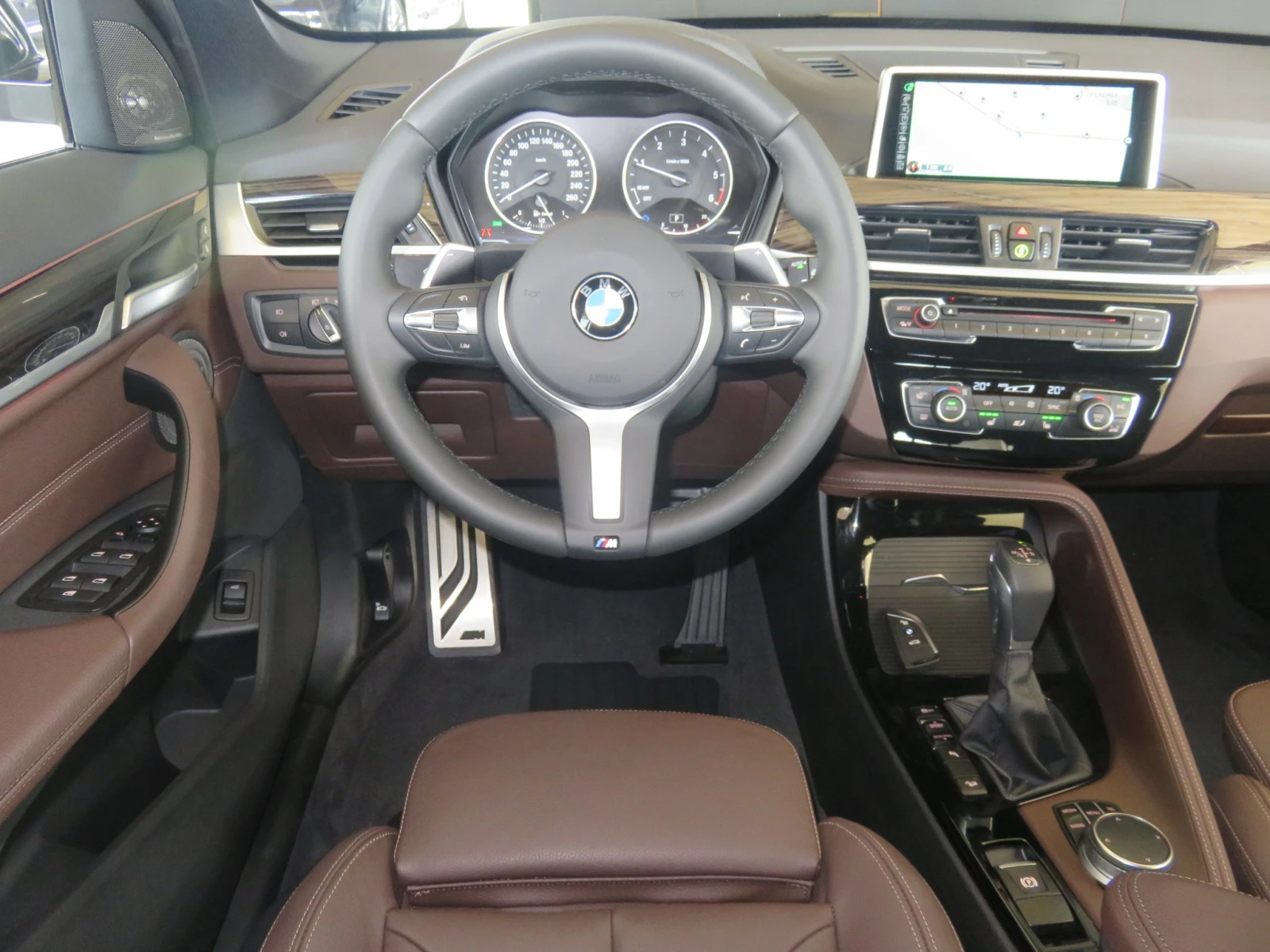 BMW X1 20d xDrive, M-Paket, Keyless-Go, Панорама, Памет - изображение 5