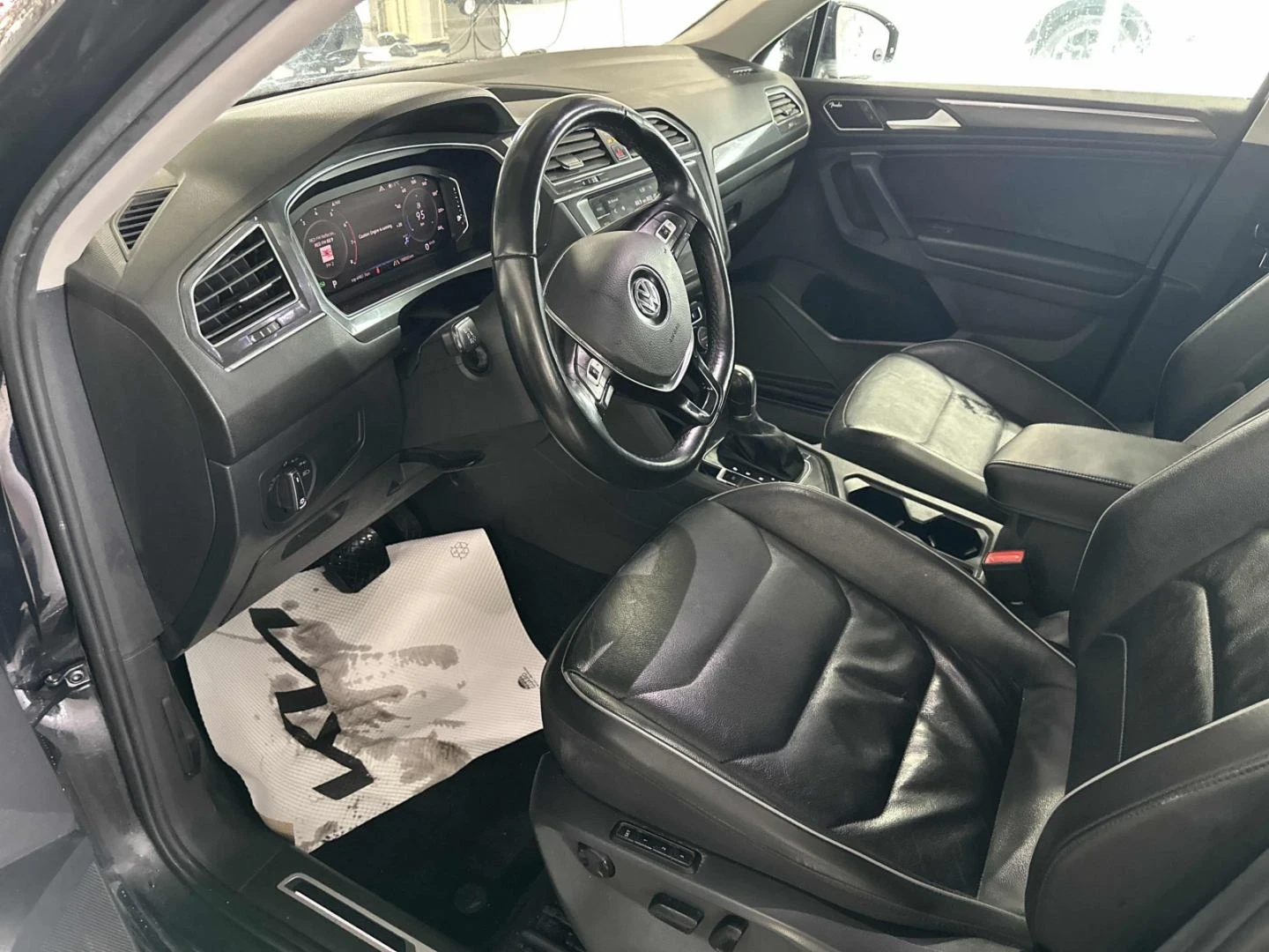 VW Tiguan Highline* 360view* Pano* Fender * Подгрев* Keyless - изображение 6