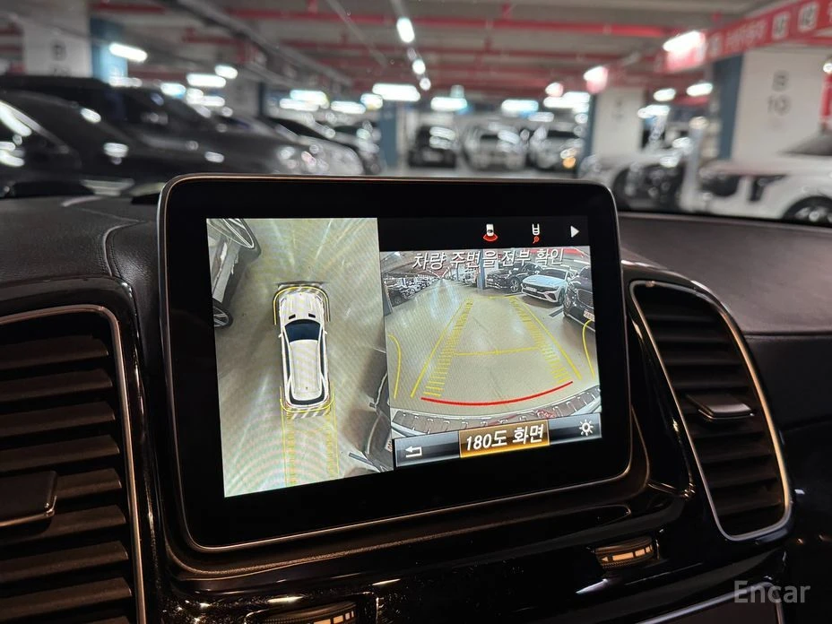 Mercedes-Benz GLE 63 AMG 4MATIC* HARMAN/KARDON* DISTRONIC* 360* ОБДУХВАНЕ, снимка 13 - Автомобили и джипове - 54206568