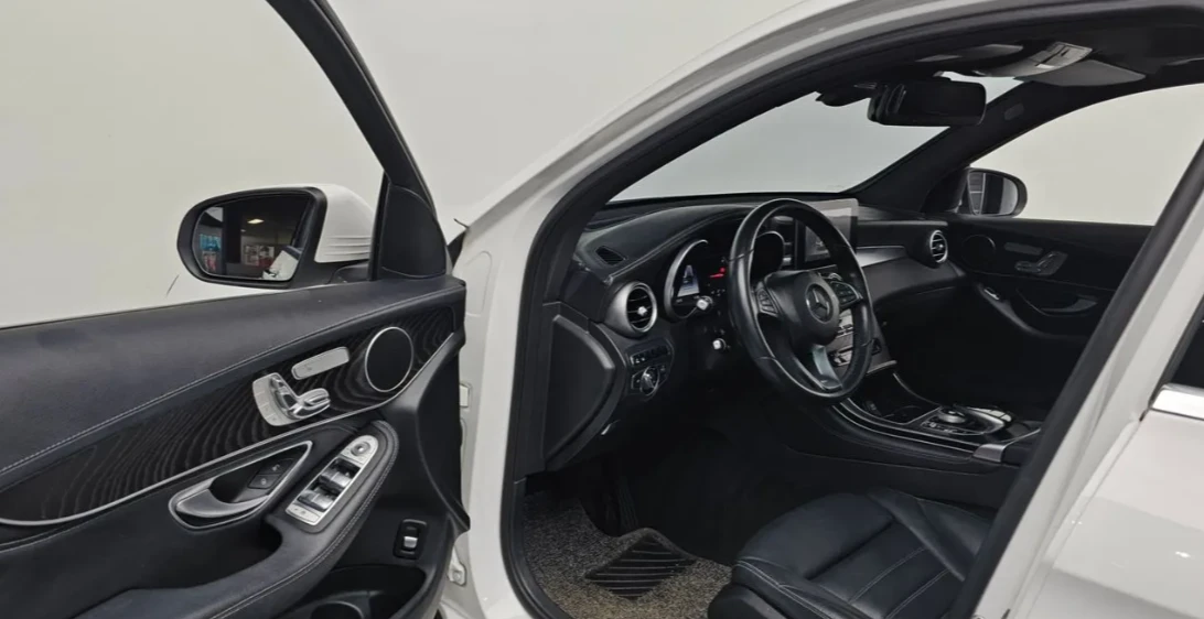 Mercedes-Benz GLC 220 4MATIC, снимка 9 - Автомобили и джипове - 54463454