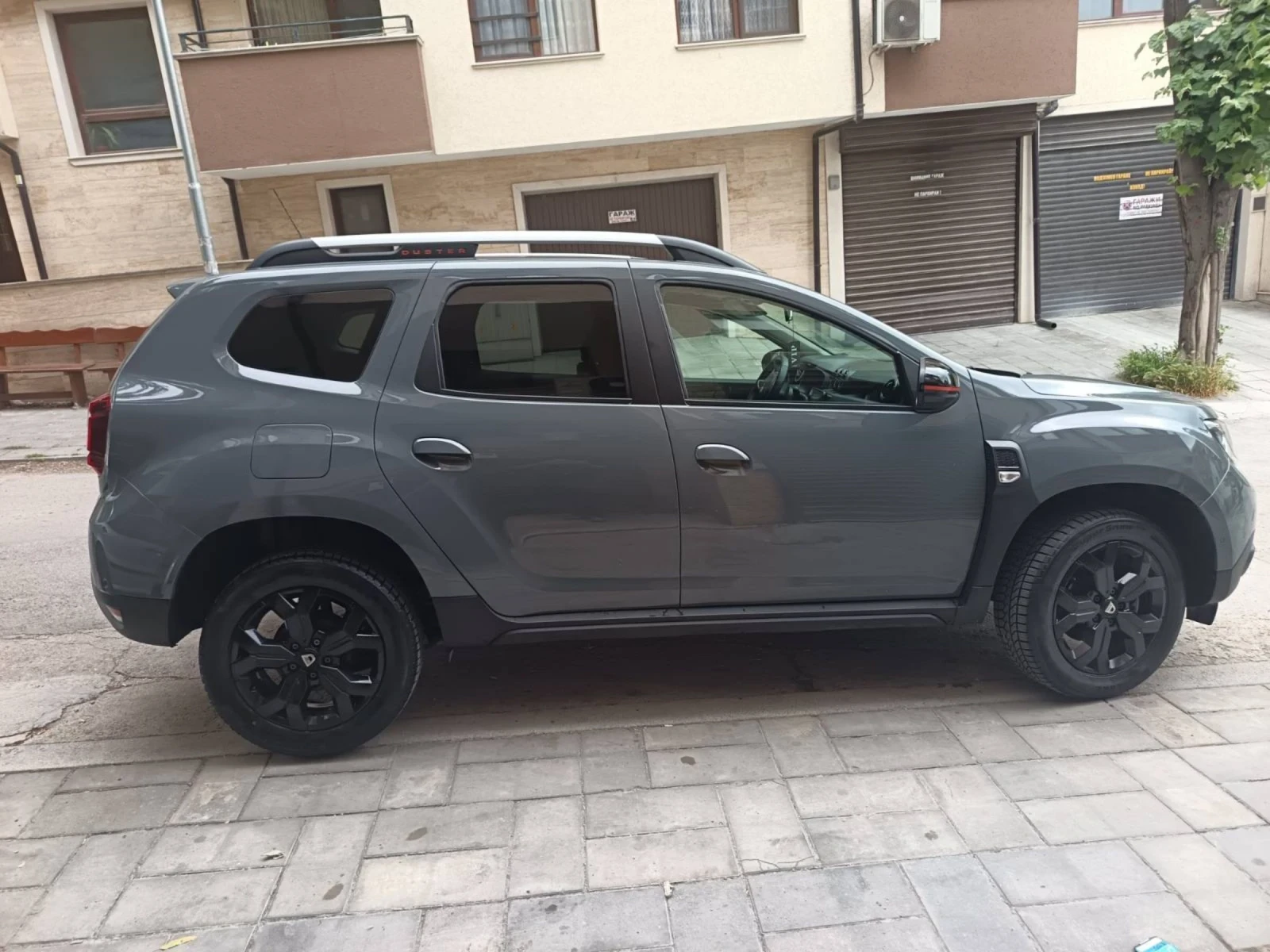 Dacia Duster 1.6, снимка 4 - Автомобили и джипове - 54914290