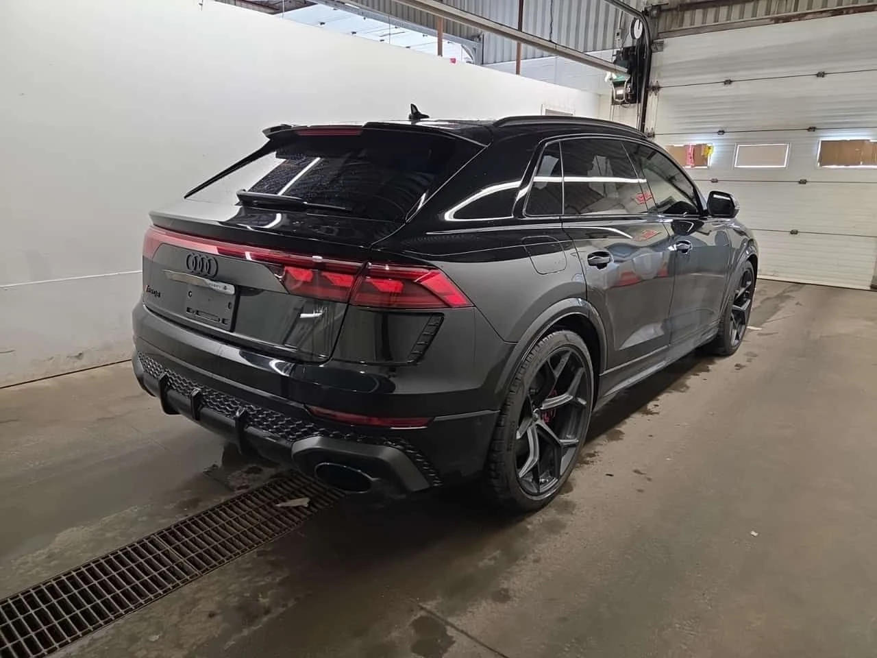 Audi RSQ8 PERFORMANCE| B&O| MASSAGE| HUD| 2 КЛЮЧА| , снимка 3 - Автомобили и джипове - 55034940