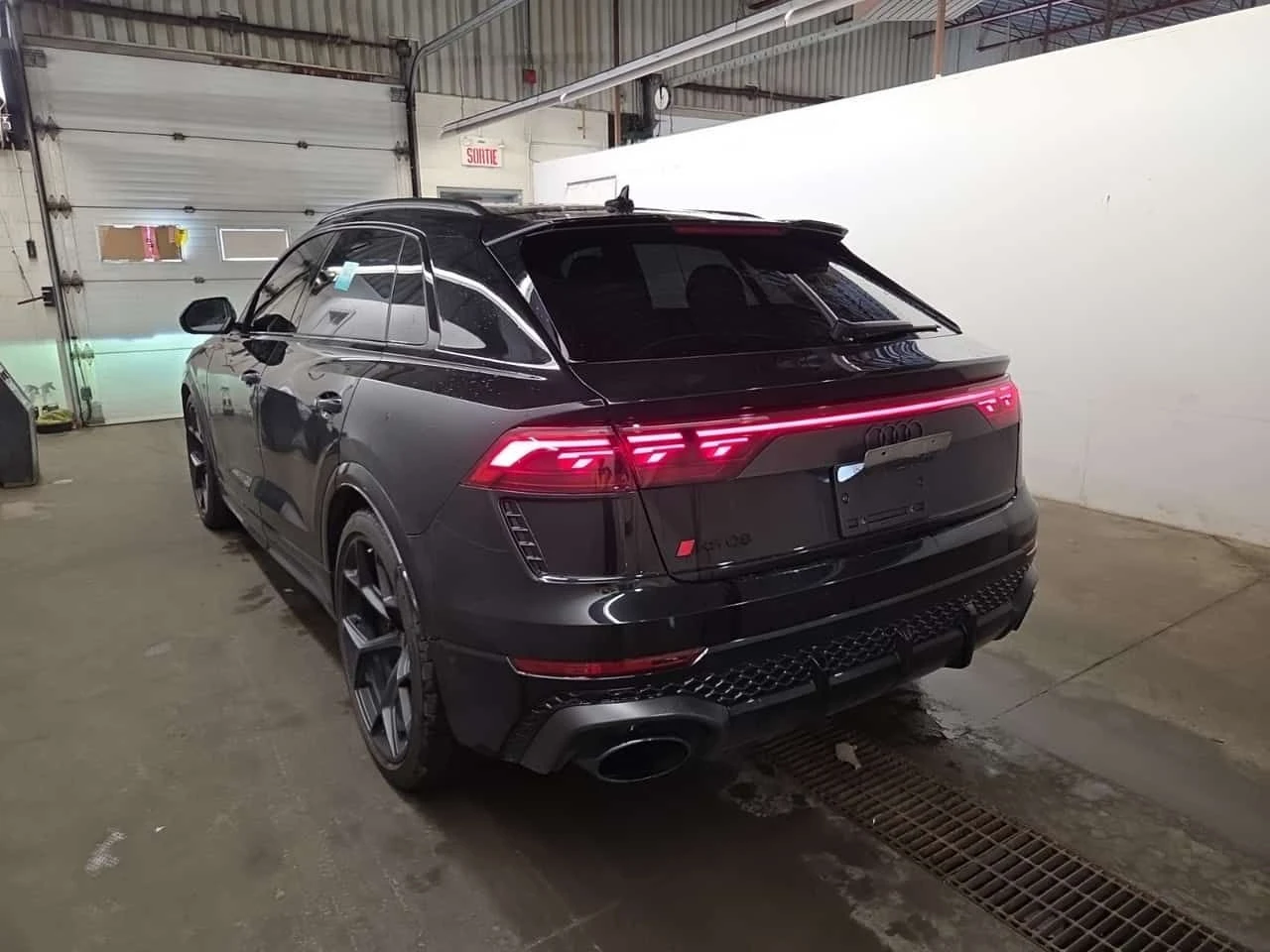 Audi RSQ8 PERFORMANCE| B&O| MASSAGE| HUD| 2 КЛЮЧА| , снимка 4 - Автомобили и джипове - 55034940