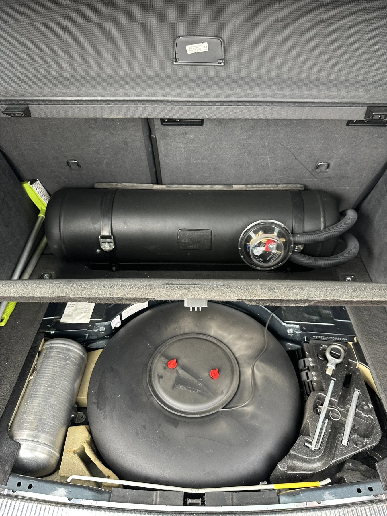 VW Touareg 3.2 Газ, снимка 14 - Автомобили и джипове - 55235769