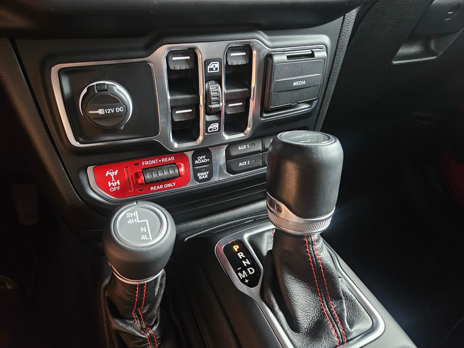 Jeep Wrangler RUBICON Launch Edition, снимка 15 - Автомобили и джипове - 55893916