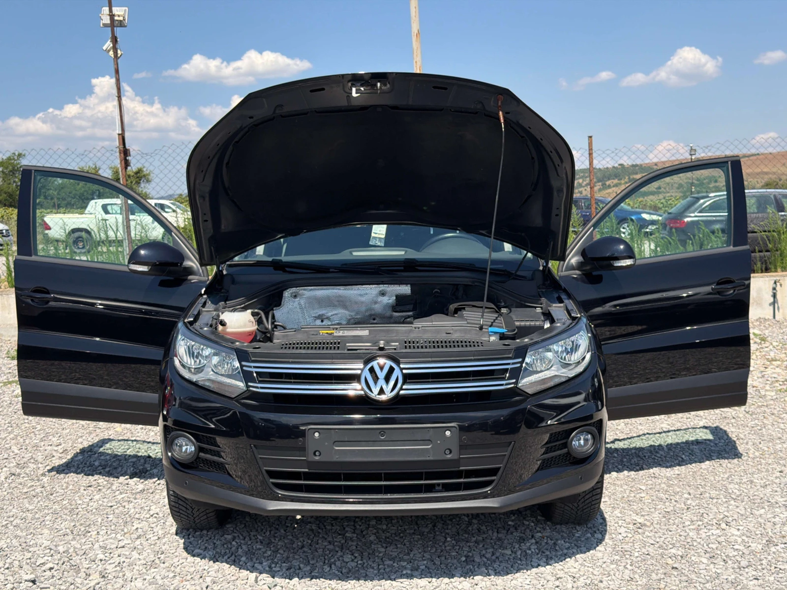 VW Tiguan 1.4i 122кс РЕАЛНИ КМ / 1 - СОБСТВЕНИК / БЕЗ РЪЖДА, снимка 11 - Автомобили и джипове - 55897187