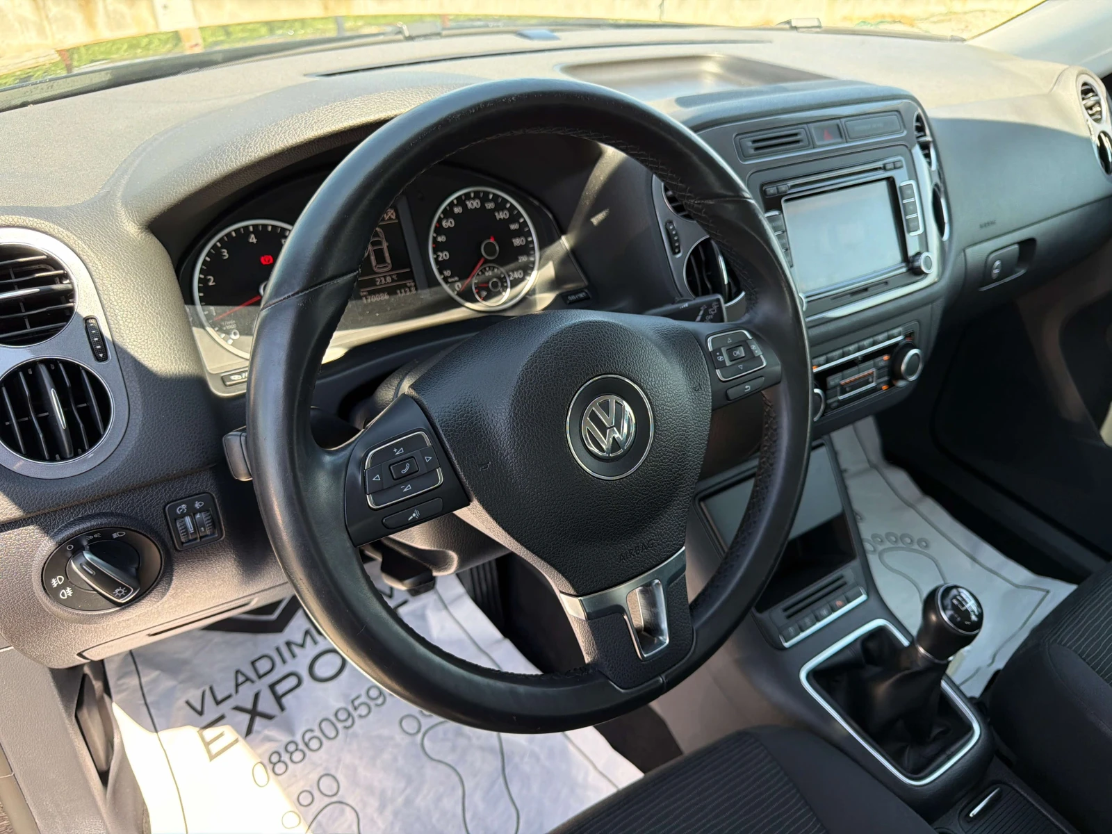 VW Tiguan 1.4i 122кс РЕАЛНИ КМ / 1 - СОБСТВЕНИК / БЕЗ РЪЖДА, снимка 13 - Автомобили и джипове - 55897187