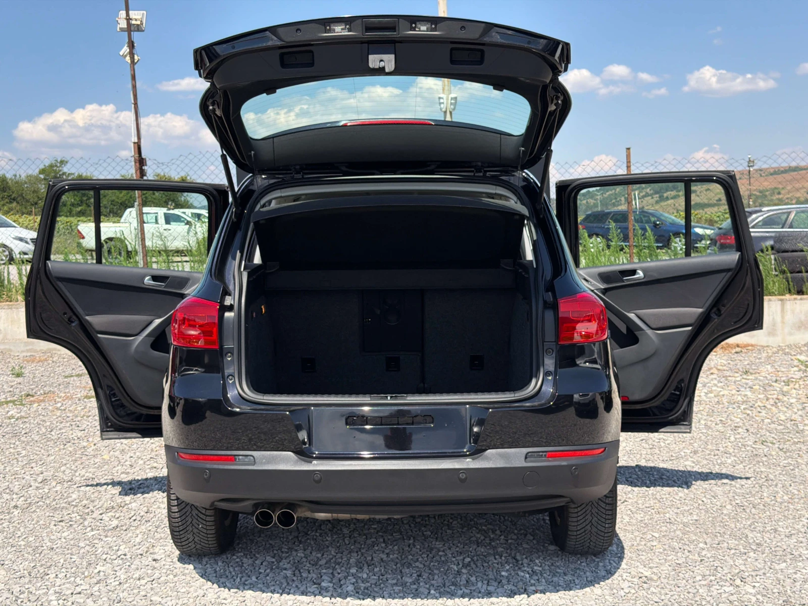 VW Tiguan 1.4i 122кс РЕАЛНИ КМ / 1 - СОБСТВЕНИК / БЕЗ РЪЖДА, снимка 10 - Автомобили и джипове - 55897187