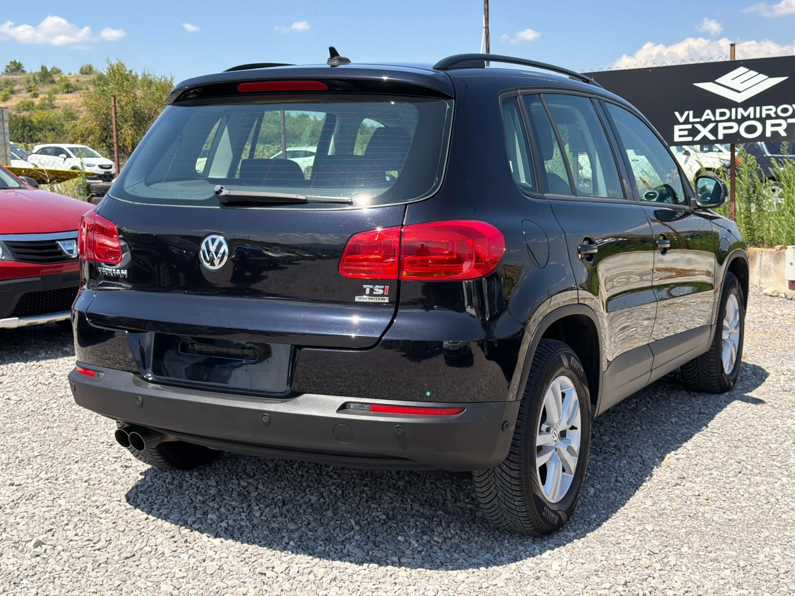 VW Tiguan 1.4i 122кс РЕАЛНИ КМ / 1 - СОБСТВЕНИК / БЕЗ РЪЖДА, снимка 3 - Автомобили и джипове - 55897187