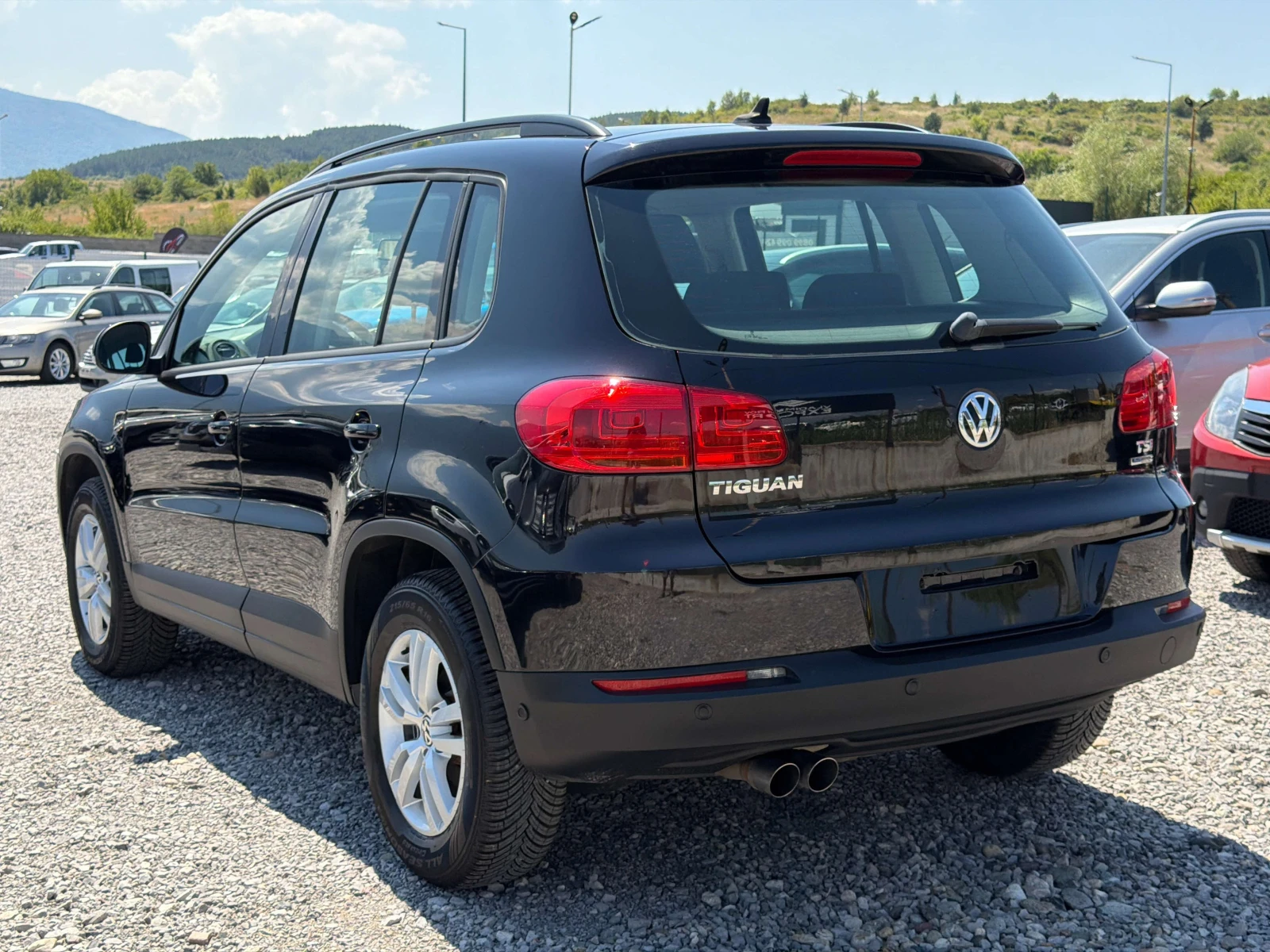 VW Tiguan 1.4i 122кс РЕАЛНИ КМ / 1 - СОБСТВЕНИК / БЕЗ РЪЖДА, снимка 4 - Автомобили и джипове - 55897187