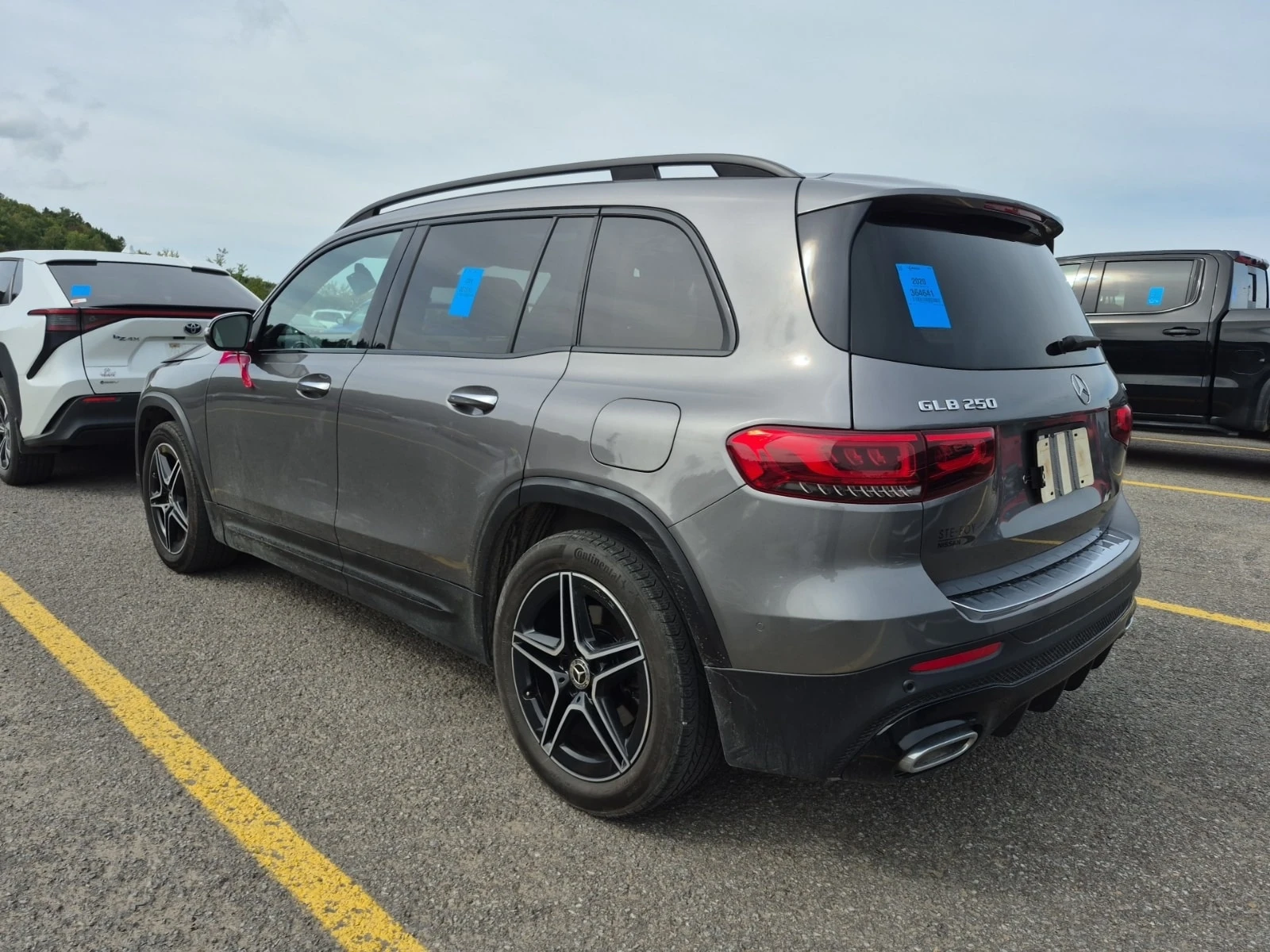Mercedes-Benz GLB 250 АМГ ПАКЕТ/CARFAX/ПОДГРЕВ/ПАНО/АМБИЕНТ/ФИНАНСИРАНЕ, снимка 4 - Автомобили и джипове - 56088476