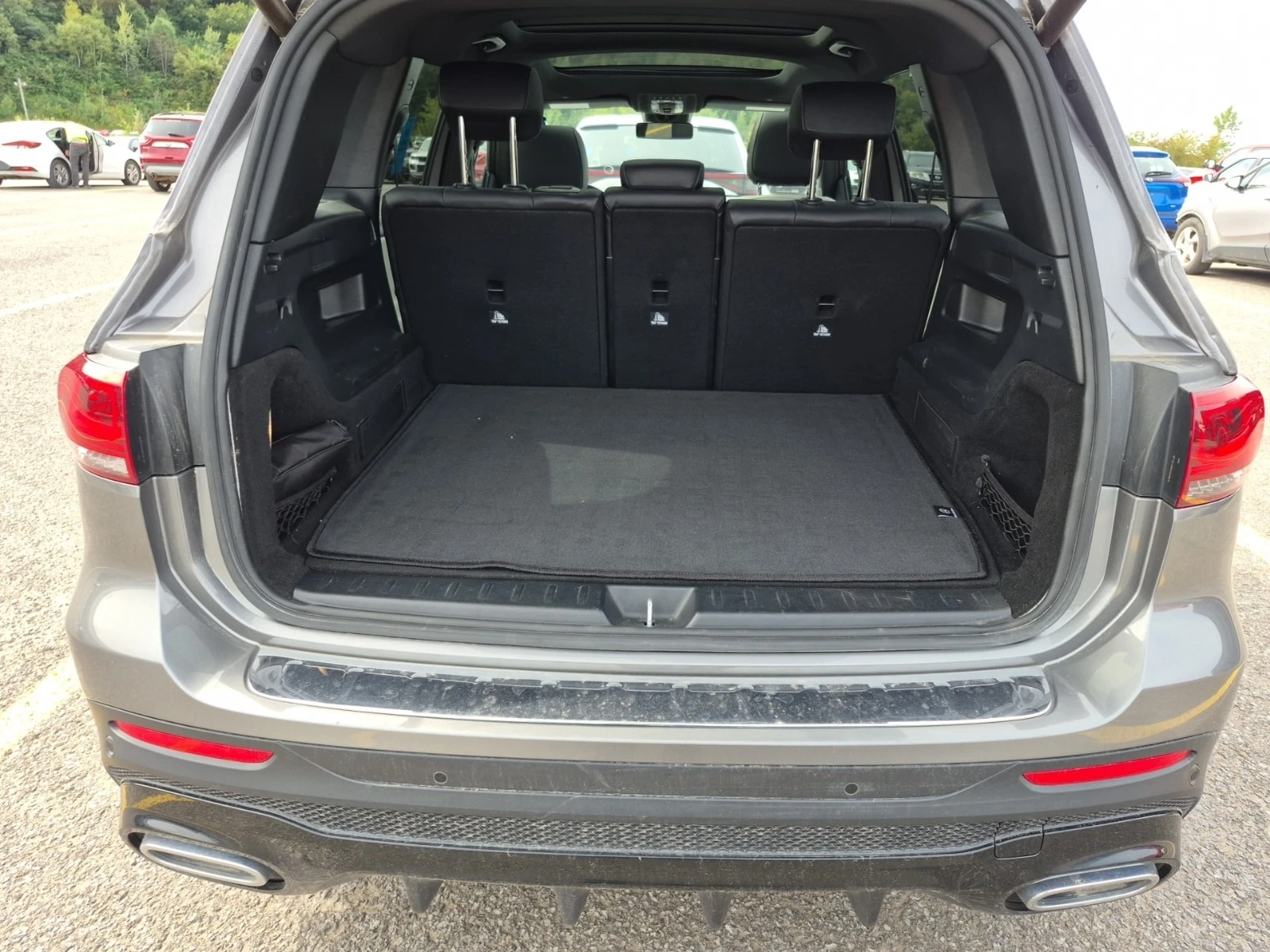Mercedes-Benz GLB 250 АМГ ПАКЕТ/CARFAX/ПОДГРЕВ/ПАНО/АМБИЕНТ/ФИНАНСИРАНЕ, снимка 13 - Автомобили и джипове - 56088476