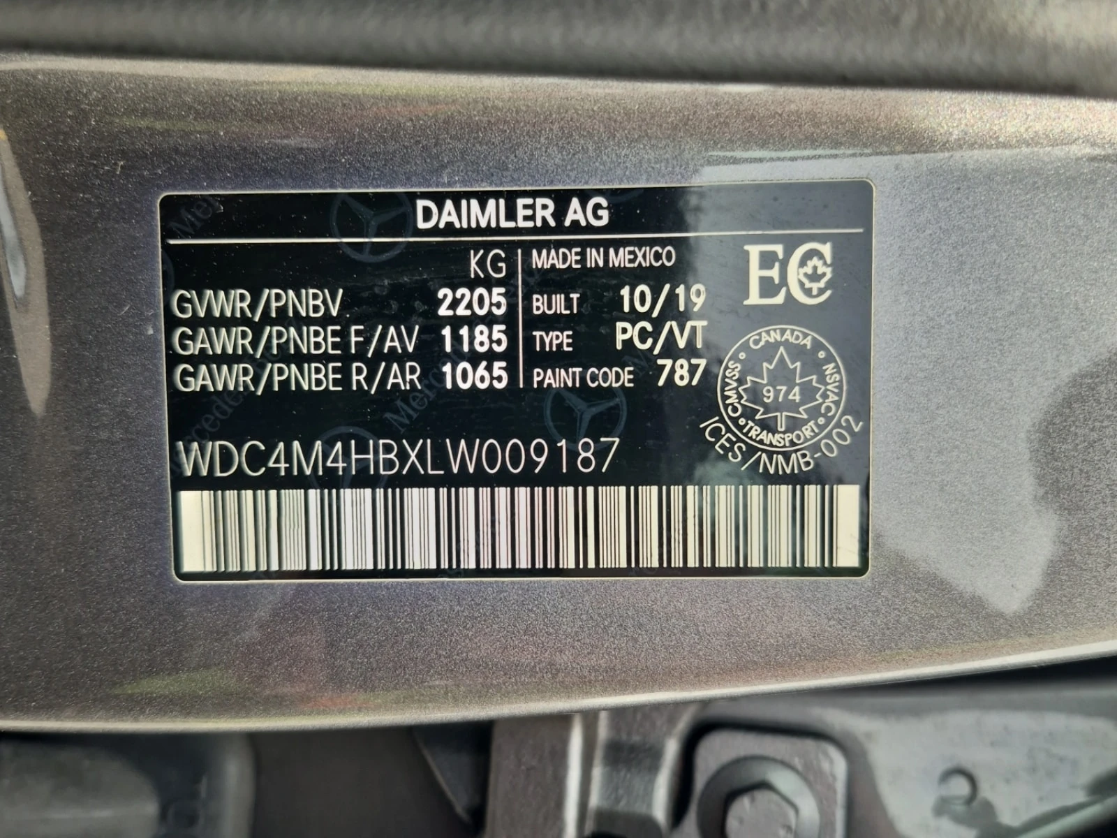 Mercedes-Benz GLB 250 АМГ ПАКЕТ/CARFAX/ПОДГРЕВ/ПАНО/АМБИЕНТ/ФИНАНСИРАНЕ, снимка 14 - Автомобили и джипове - 56088476
