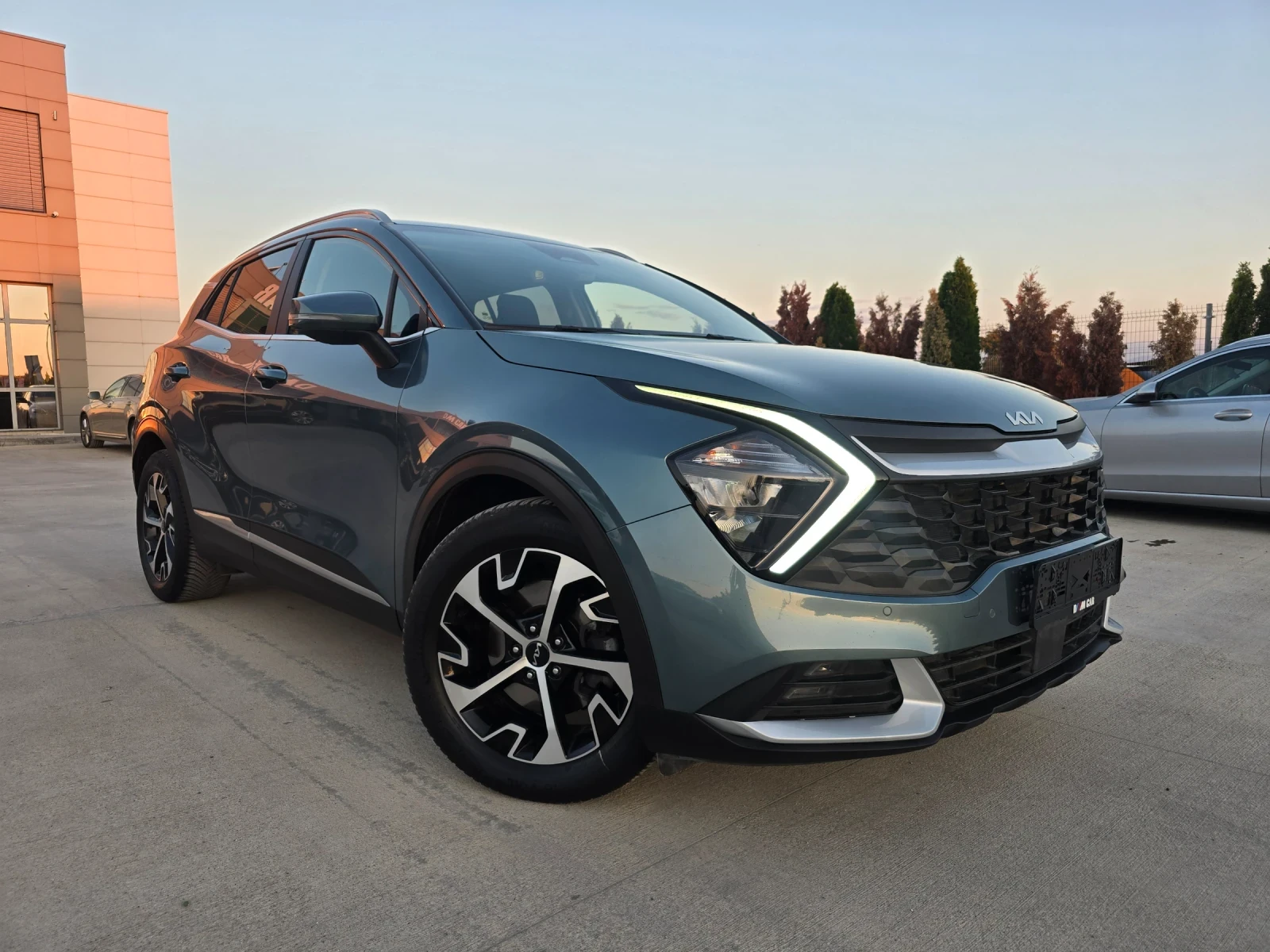 Kia Sportage 1.6 CRDI / Напълно обслужена, снимка 3 - Автомобили и джипове - 56115495
