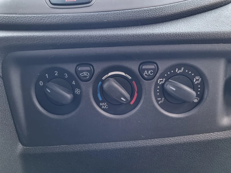 Ford Transit 2.0TDCi-131ps 2018г. ОБСЛУЖЕН= КАТО НОВ!, снимка 14 - Бусове и автобуси - 52553847