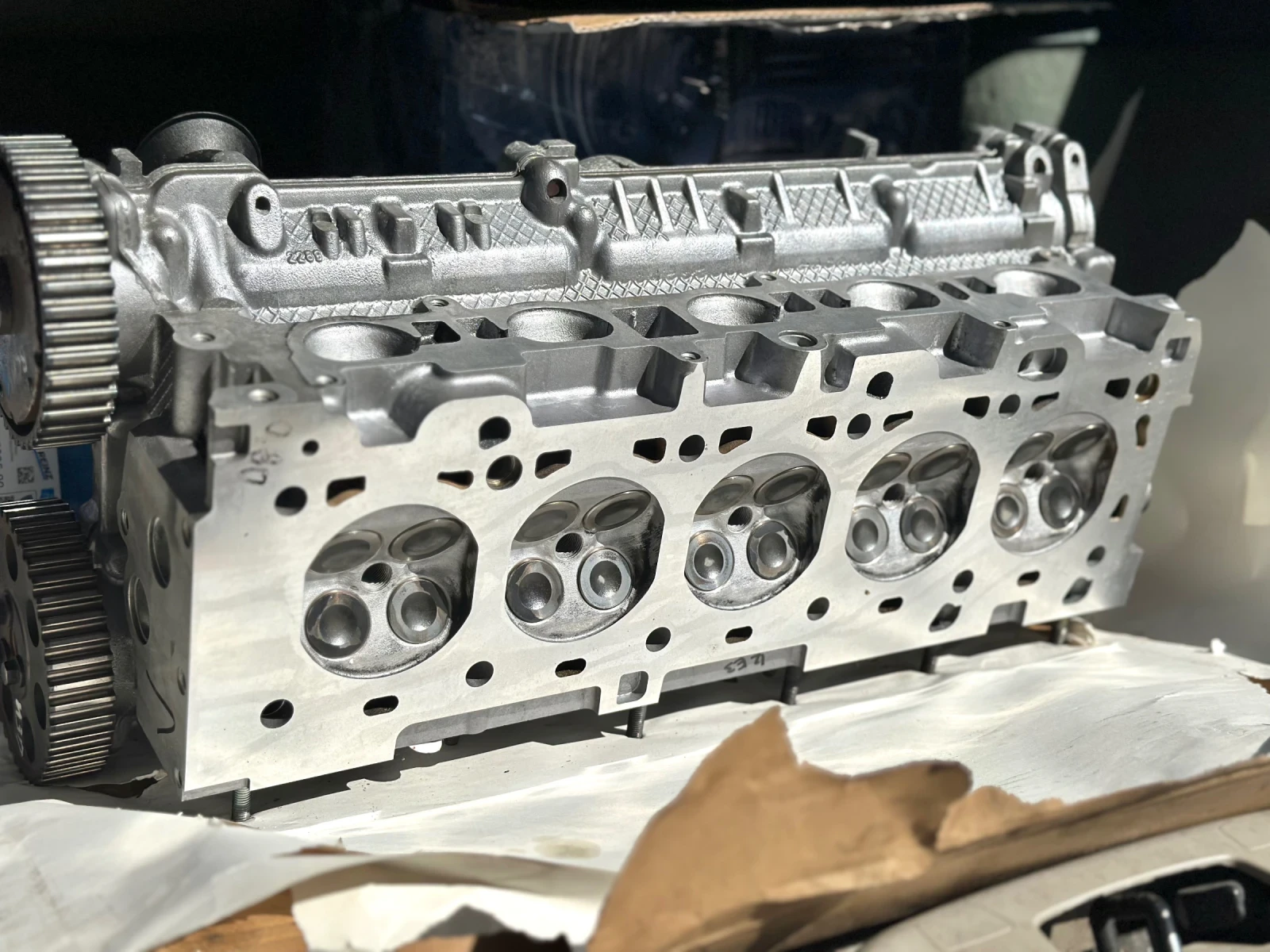 Цилиндрова глава за Volvo 2.4i, снимка 3 - Части - 55941779