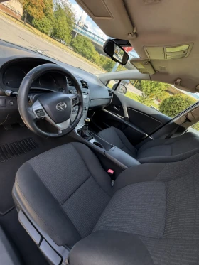 Toyota Avensis 1.8 Бензин/Газ, снимка 12