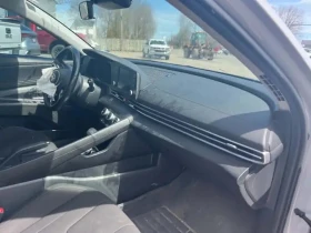 Hyundai Elantra Automatic, снимка 13