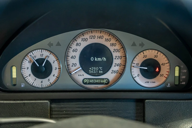 Mercedes-Benz CLK 220 CDI, снимка 8 - Автомобили и джипове - 51505608