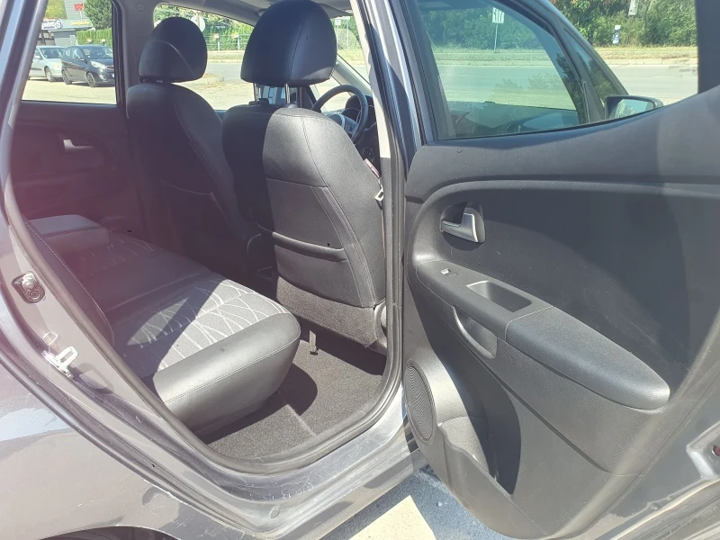 Kia Venga 1, 6 crdi 116 hp 6 скорости, снимка 13 - Автомобили и джипове - 51443500