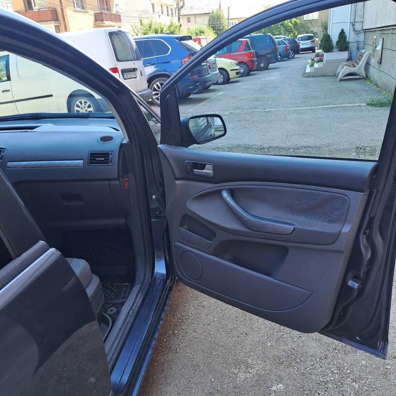 Ford C-max 1.8, снимка 15 - Автомобили и джипове - 52011337