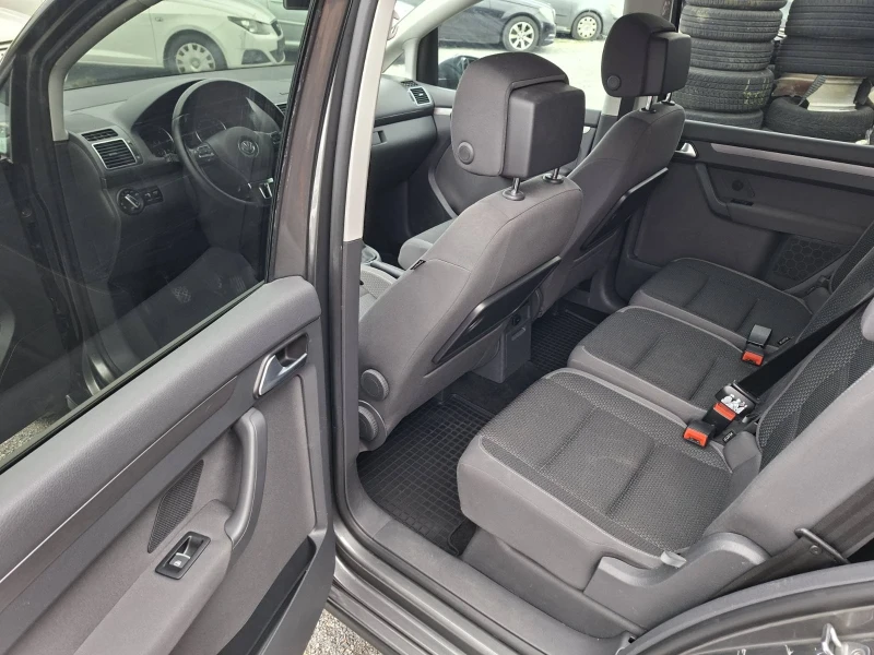 VW Touran 1.6 TDI , снимка 11 - Автомобили и джипове - 52127442